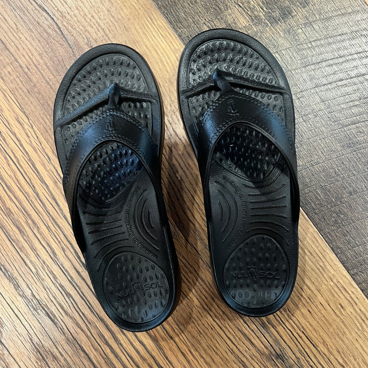 Nuusol Unisex Black Cascade Flip Flops